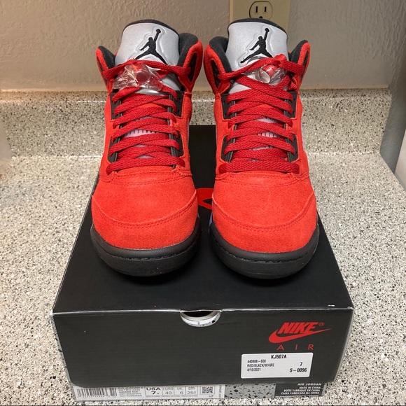 Jordan 5 Raging Bulls - Picture 3 of 3